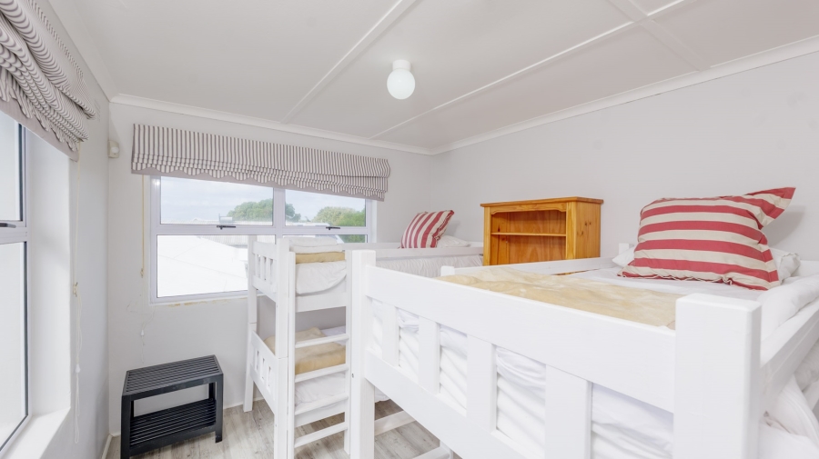7 Bedroom Property for Sale in Struisbaai Western Cape